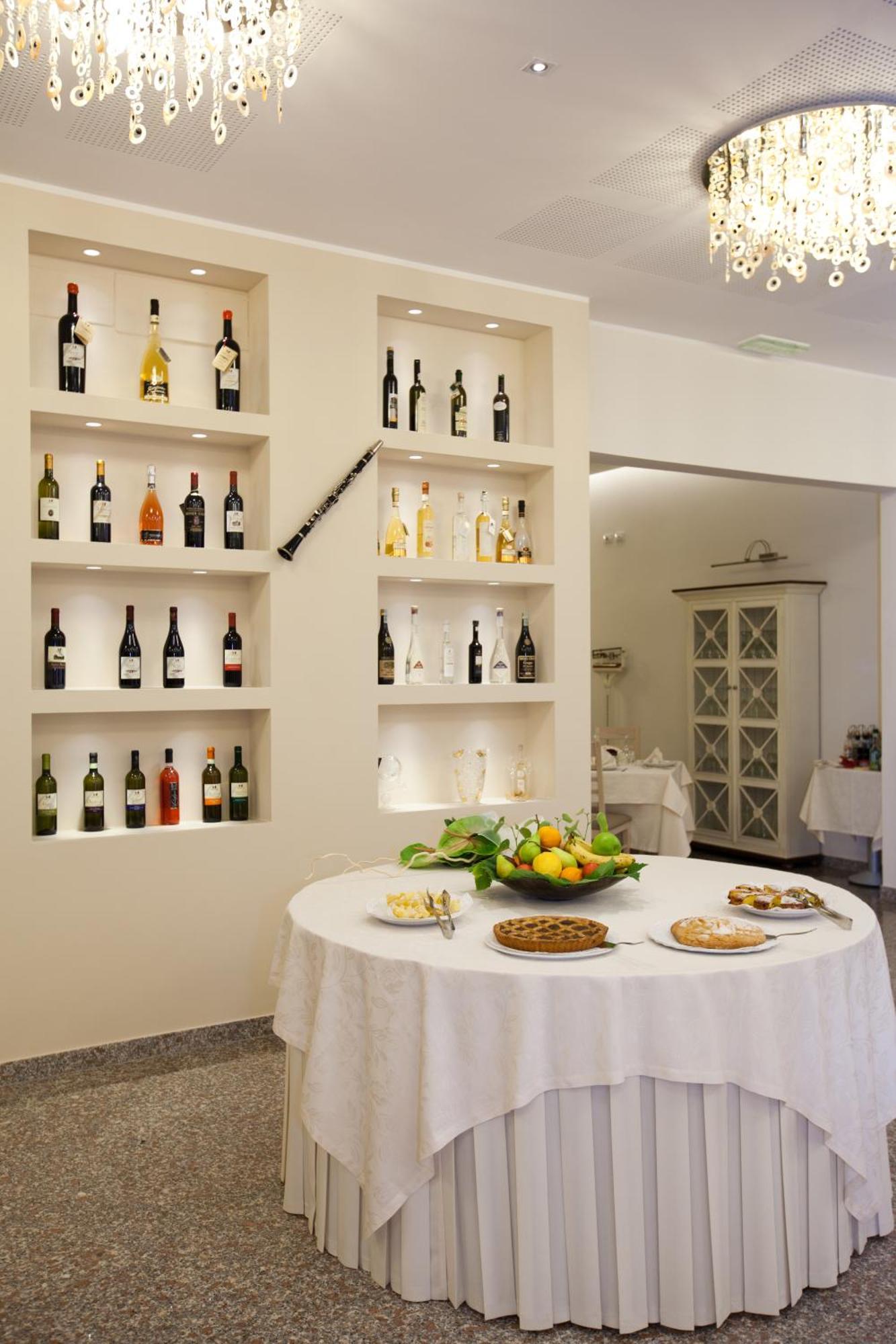 Hotel Ristorante Cesare Savignano sul Rubicone Exterior foto